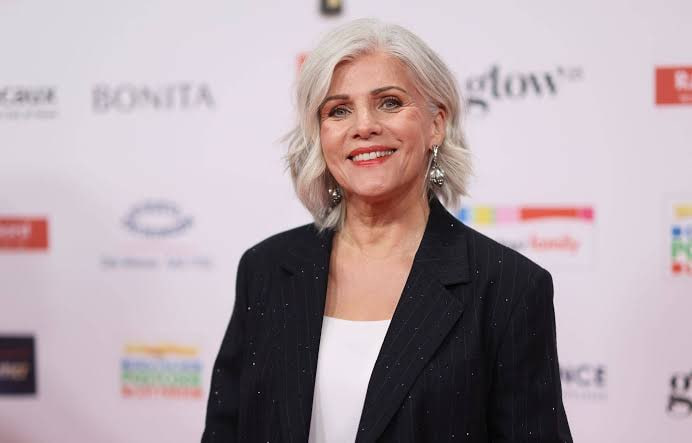 Wer ist Birgit Schrowange: Biografie, Familie und ihre wichtigste TV-Arbeit Wer ist Birgit Schrowange: Biografie, Familie und Karriere