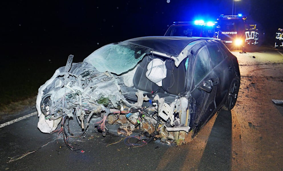 Flucht vor Polizeikontrolle endet tödlich: Audi-Fahrer stirbt nach Horrorcrash Audi-Fahrer flieht vor Polizei und stirbt bei Crash in NRW