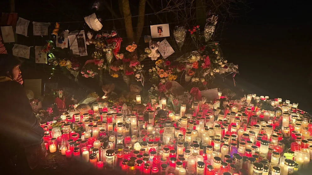 Rätselhafter Tod eines 14-Jährigen in Delhoven: Verletzungen, offene Fragen und ein Abschied mit Tausenden Delhoven: Heute Abschied von 14-jährigem Yosef genommen