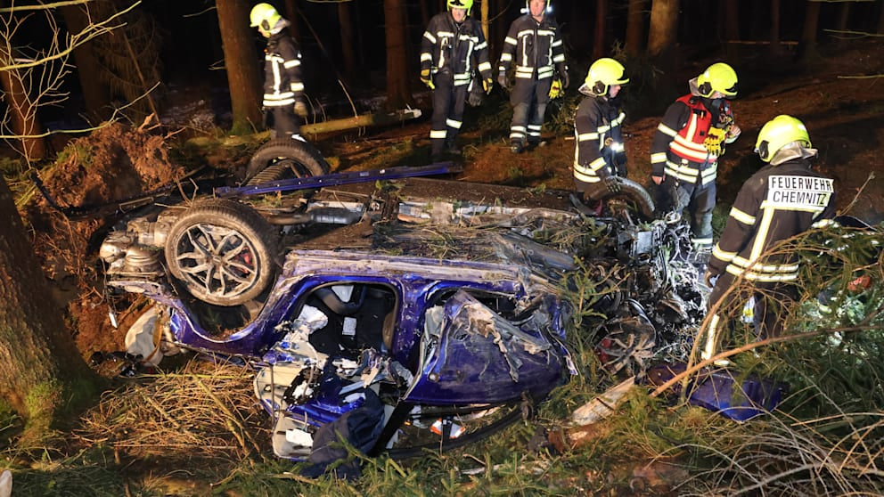 In Chemnitz kam es zu einem schweren Unfall – Details zum Crash