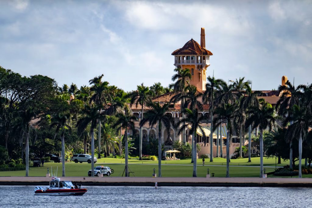 Bewaffneter Mann nähert sich Trumps Residenz in Mar-a-Lago