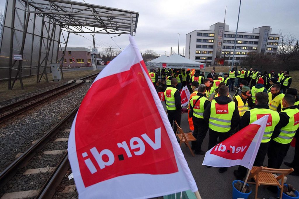 Streik in Deutschland am 27.–28. Februar 2026: Wie U-Bahn und S-Bahn fahren, was nicht fährt und wie man ans Ziel kommt Streik 27.–28. Feb. 2026: U-Bahn, S-Bahn, was nicht fährt, Routen
