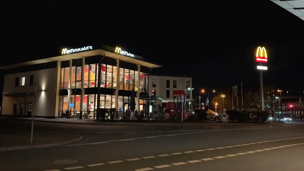 Streit um Beziehung eskaliert: Prügelei vor McDonald’s in Lünen – drei Verletzte Familienstreit löst Prügelei vor McDonald’s Lünen aus: Details