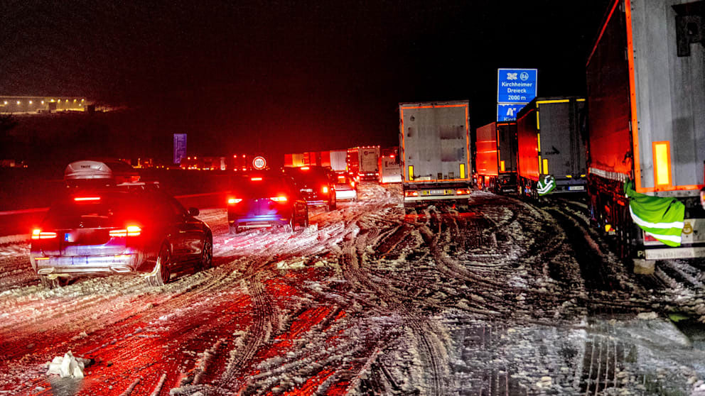 Schnee und Glatteis stoppen Deutschland: Was ist wo geschlossen